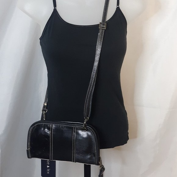 *FLAW* Chloe & Lex Leather Convertible Crossbody Wrist Wallet - Picture 1 of 7